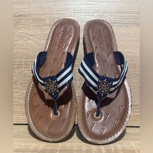 Nautica flip flops Nautical ship wheel charm thing sandals blue brown size 9
